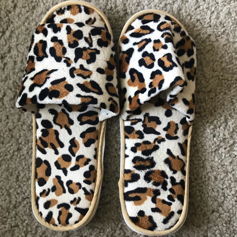 Leopard slippers